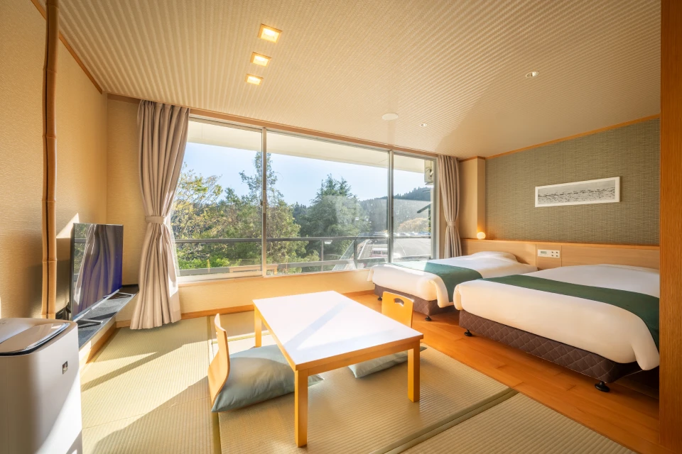 松韻閣 和洋室（駐車場側） 内観