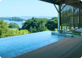 朝の露天風呂の画像